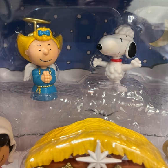 Disney Peanuts Nativity Figures Deluxe Set - Picture 5 of 9